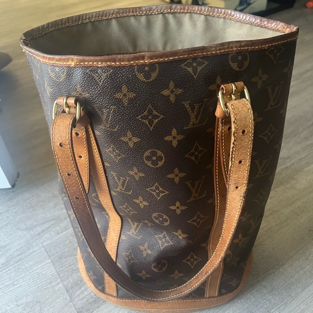 Louis Vuitton Brown GM bucket - Picture 5 of 16